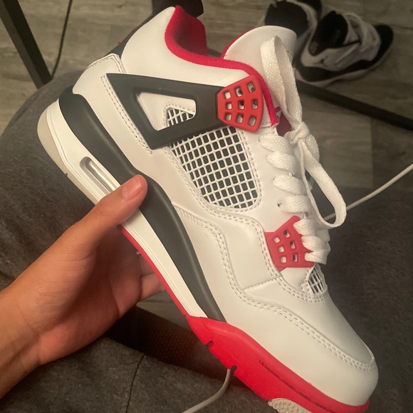 JORDAN 4 FIRE REDS